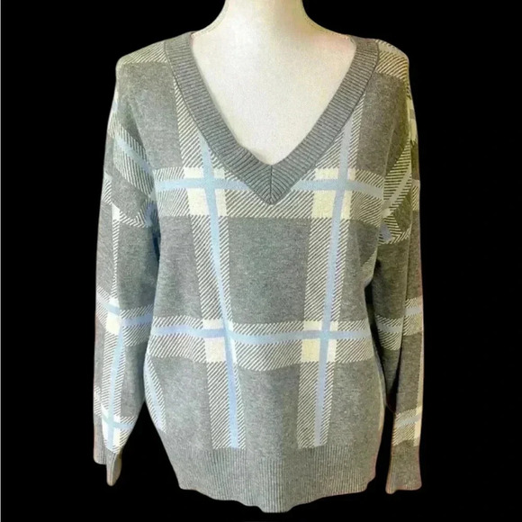Max Studio NWOT. Never worn super soft. Large. V neck plaid print gray blues - Picture 1 of 11